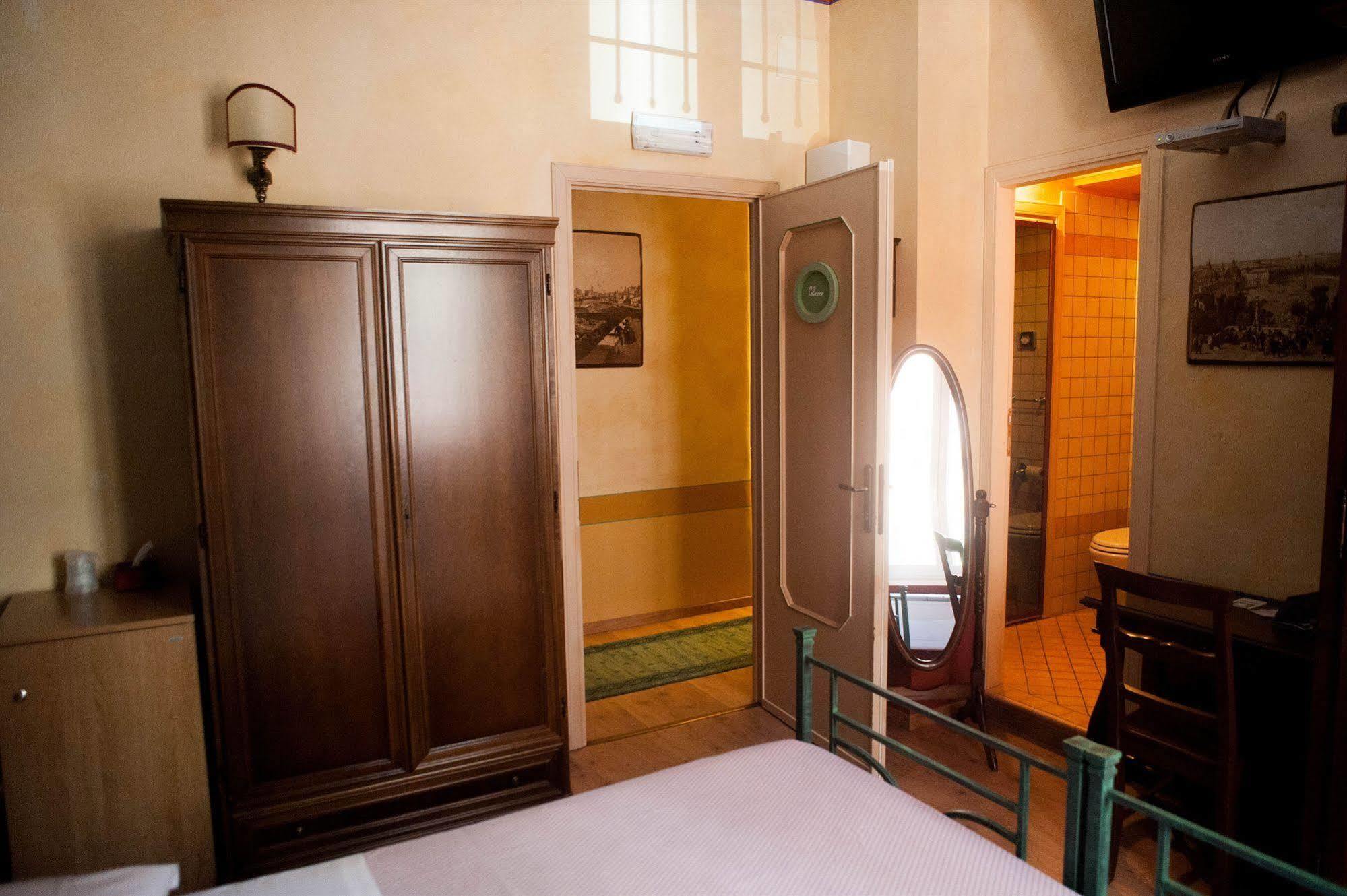 Almes Roma B&B Exterior photo
